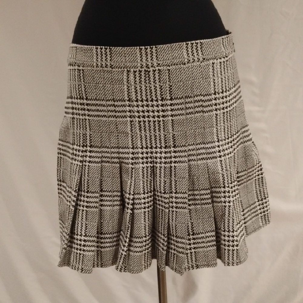 Forever 21 Black & White Plaid Pleated Skater Skirt